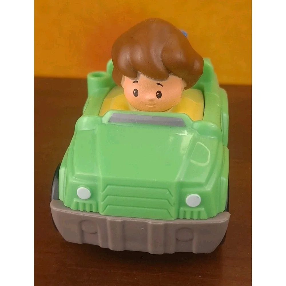 Fisher Price Little People‎ Wheelie Green Tow Truck with Mechanic Vehicle 2014
